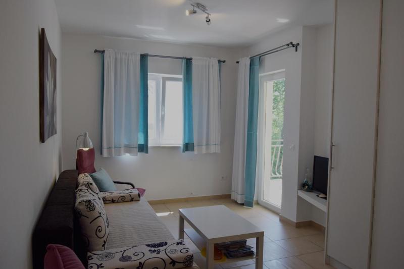 Comfort One-Bedroom Apartment with Balcony and Sea View image 4