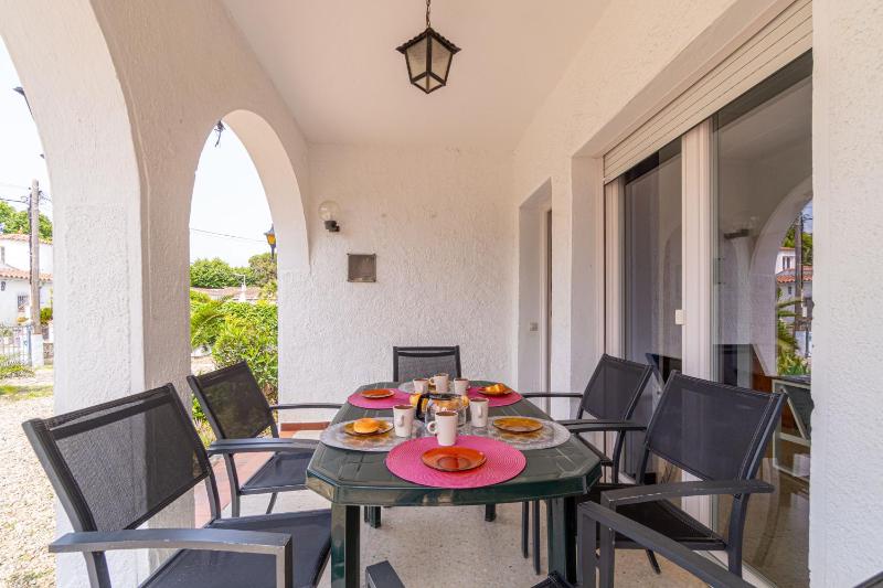 Apart-rent Casa Montseny 0119 con jardín - image 4