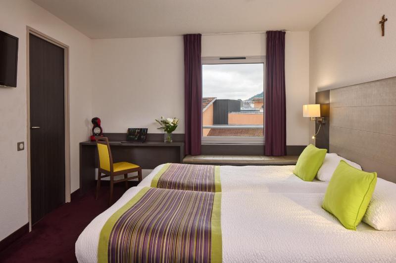 Deluxe Twin Room image 3