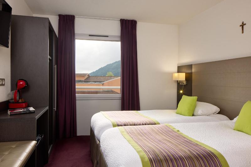 Classic Twin Room image 4