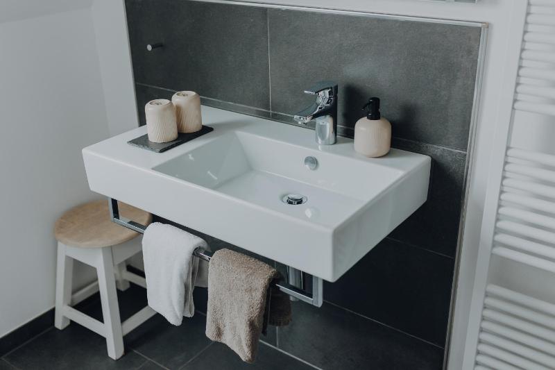 Room 4 - Standard Double Room image 4