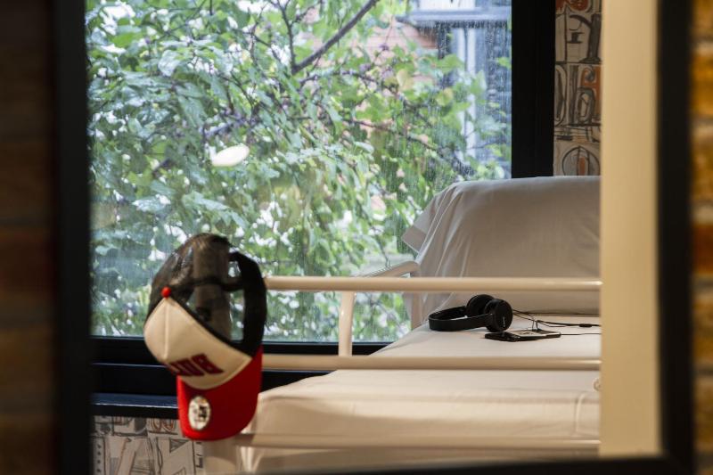 Single Bed in 4-Bed Dormitory Room with Private Bathroom image 4