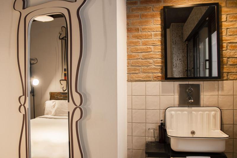 Double or Twin Room image 3