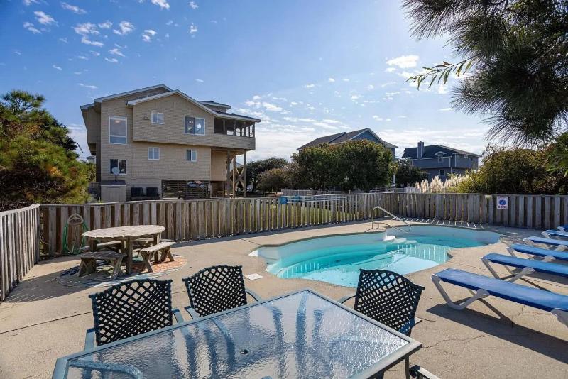 New Listing 3 Mins to Beach Pool Shuffleboard - image 27