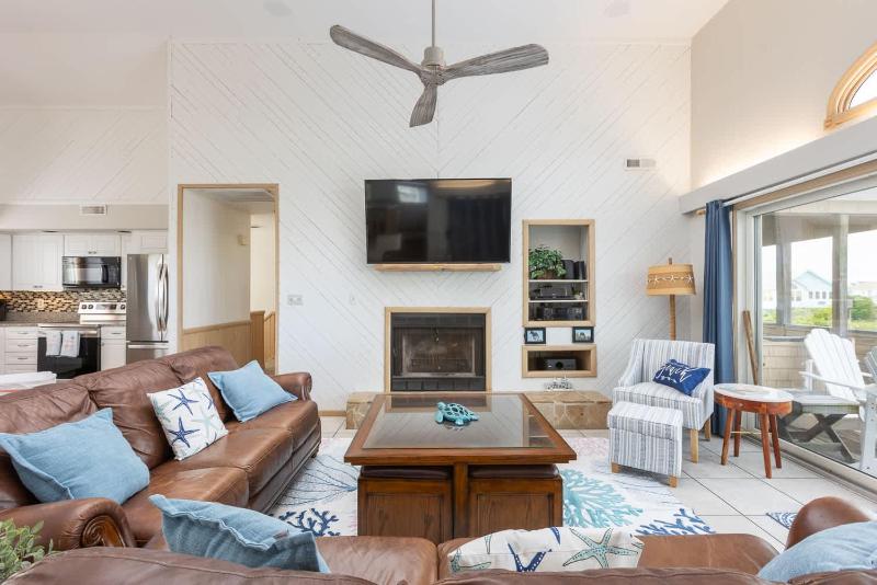 New Listing 3 Mins to Beach Pool Shuffleboard - image 5