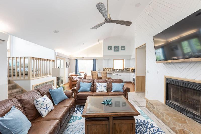 New Listing 3 Mins to Beach Pool Shuffleboard - image 25