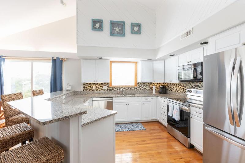 New Listing 3 Mins to Beach Pool Shuffleboard - image 11