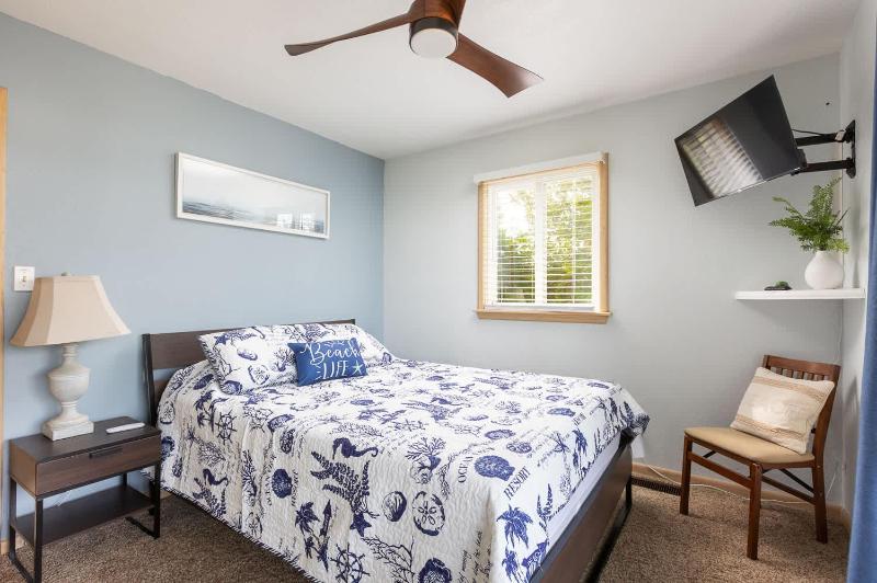 New Listing 3 Mins to Beach Pool Shuffleboard - image 9