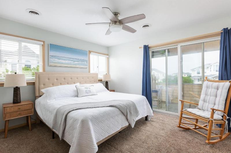 New Listing 3 Mins to Beach Pool Shuffleboard - image 34