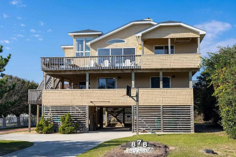 New Listing 3 Mins to Beach Pool Shuffleboard - image 20