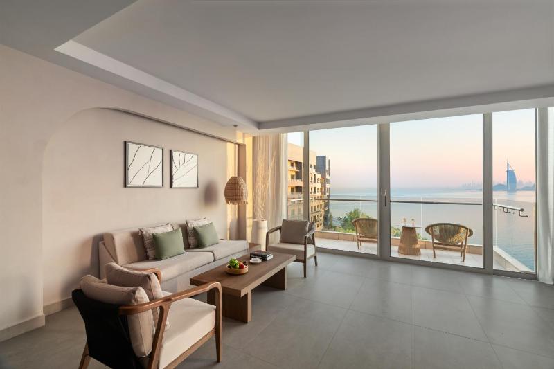 Senior Suite with Sea View image 4