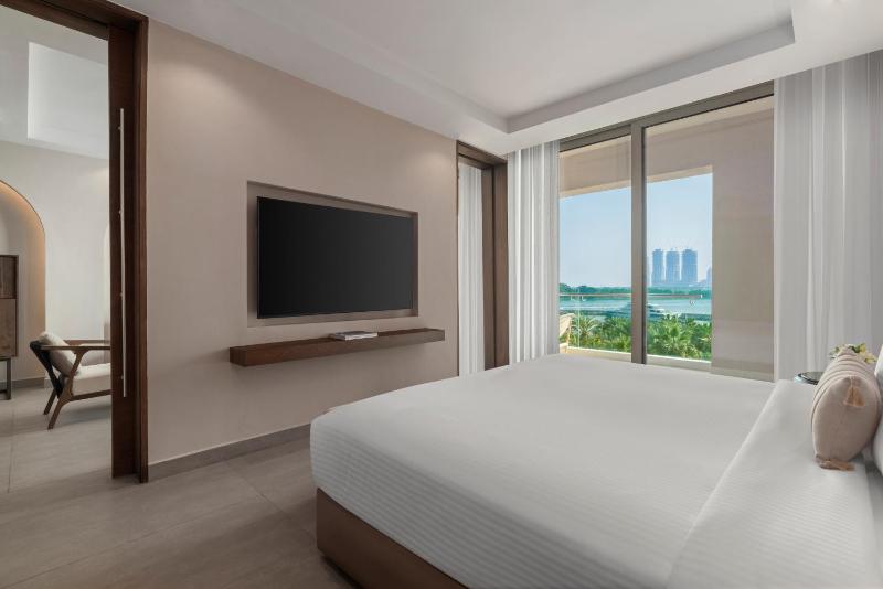 Junior Suite with Sea View image 4