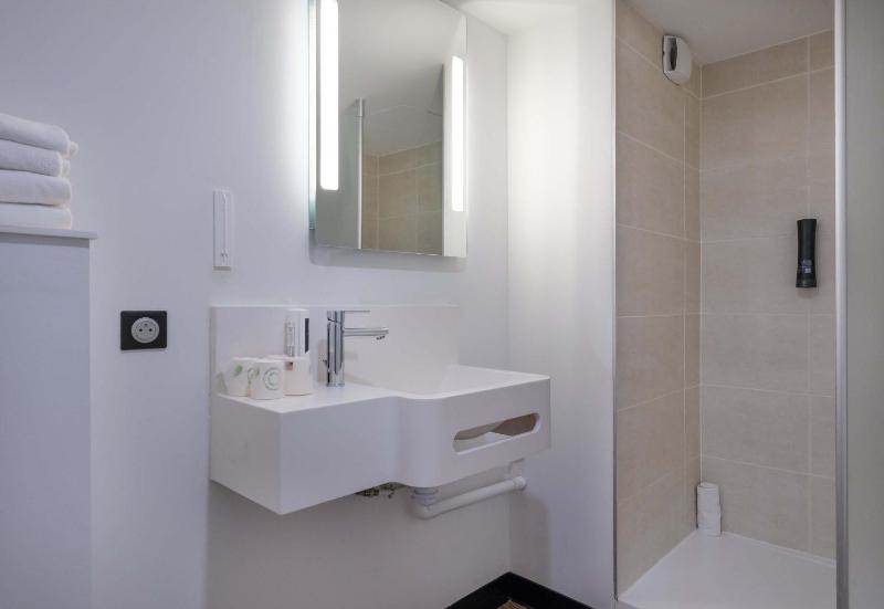 Double Room image 3