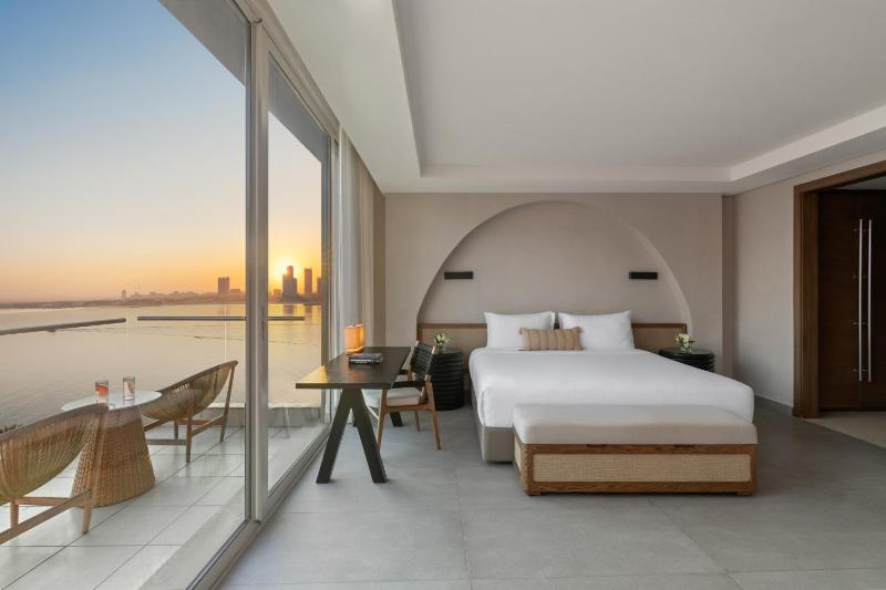 Senior Suite with Sea View image 3