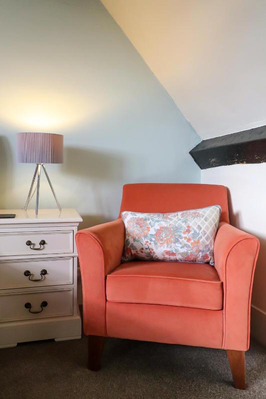 Basic Double Room image 3