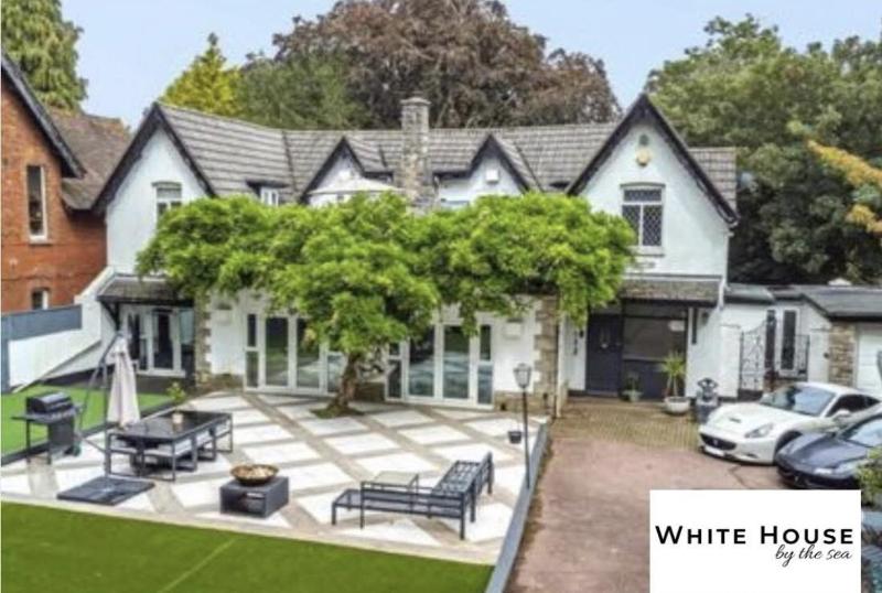 White House by the sea - image 1