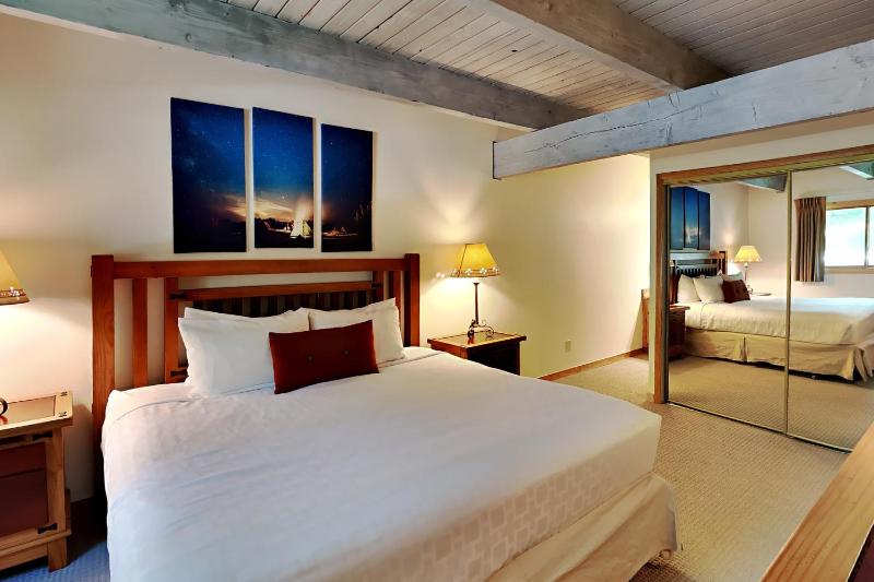 Timberline Condominiums 2 Bedroom Deluxe Unit A2H - image 12