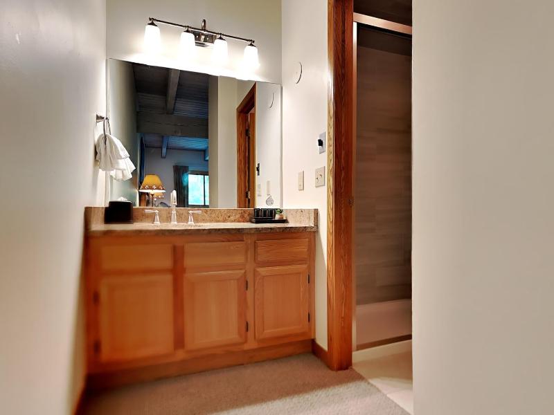 Timberline Condominiums 2 Bedroom Deluxe Unit A2H - image 5
