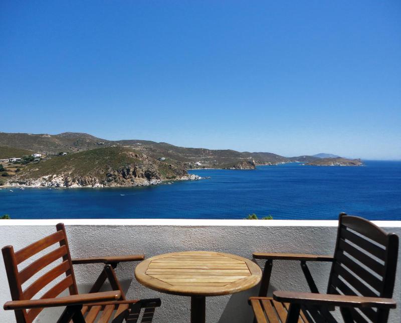 Double Room with Direct Sea View image 1