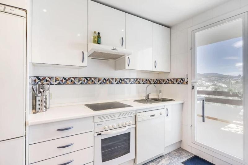 2BR apartment with pool and sea view - image 13