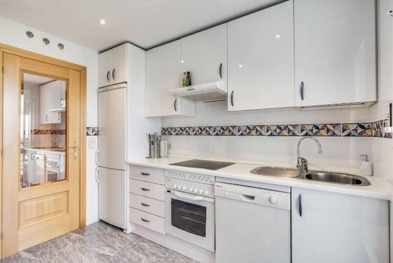 2BR apartment with pool and sea view - image 25
