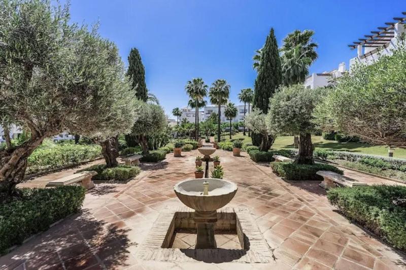 2BR apartment with pool and sea view - image 18
