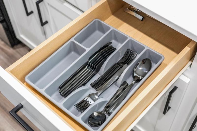 Near Medical District Walkable to Oak Lawn Bars - image 25