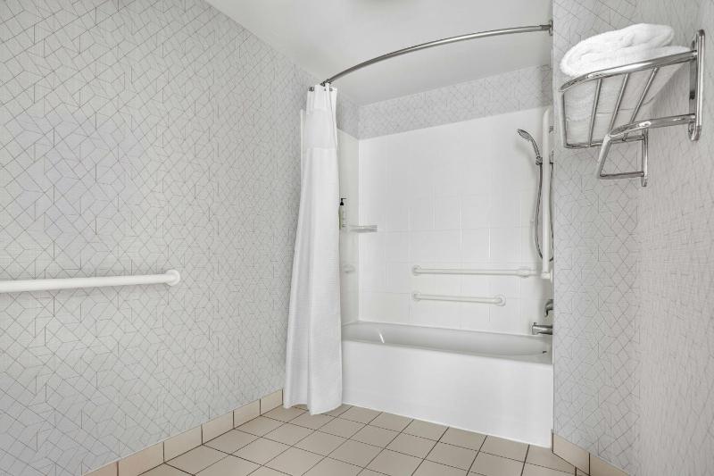 SpringHill Suites by Marriott Jacksonville North I-95 Area - image 11