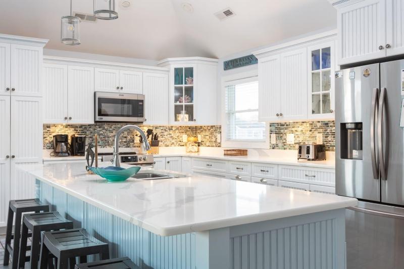 Coastal Charm with Pool Hot Tub & Resort Amenities - image 7