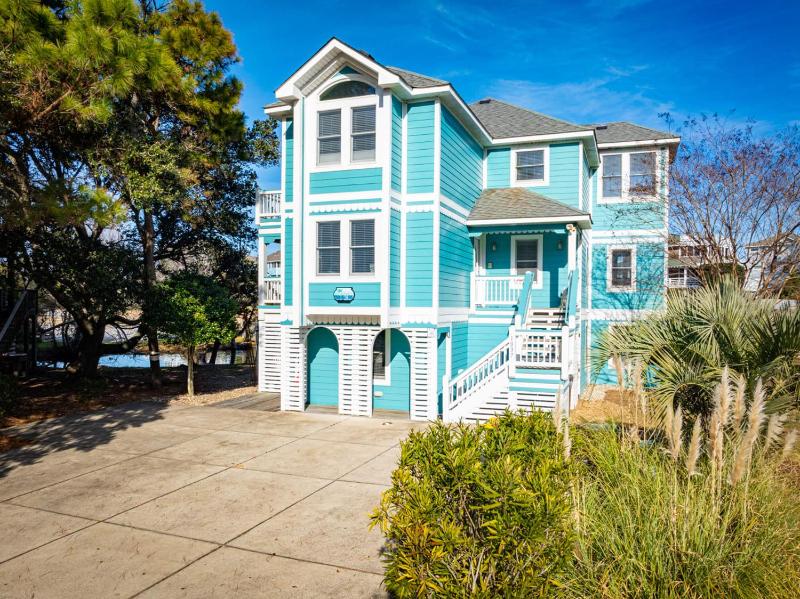 Coastal Charm with Pool Hot Tub & Resort Amenities - image 40
