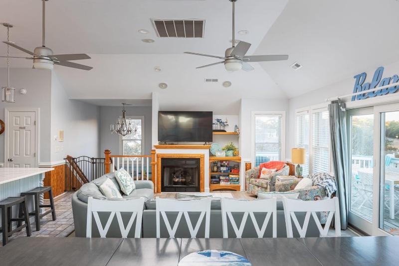 Coastal Charm with Pool Hot Tub & Resort Amenities - image 22