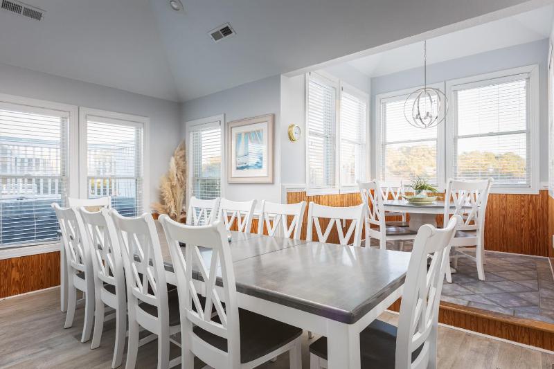 Coastal Charm with Pool Hot Tub & Resort Amenities - image 33