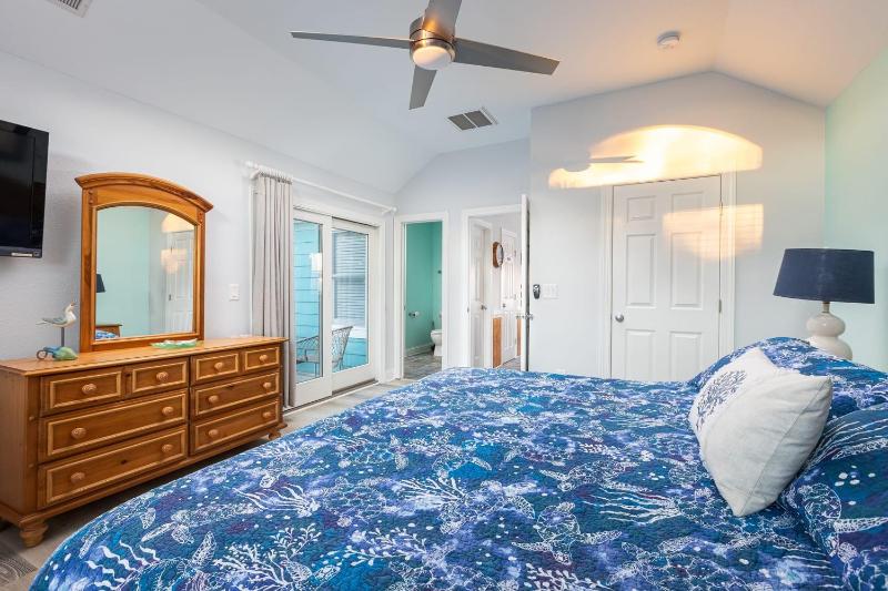 Coastal Charm with Pool Hot Tub & Resort Amenities - image 34