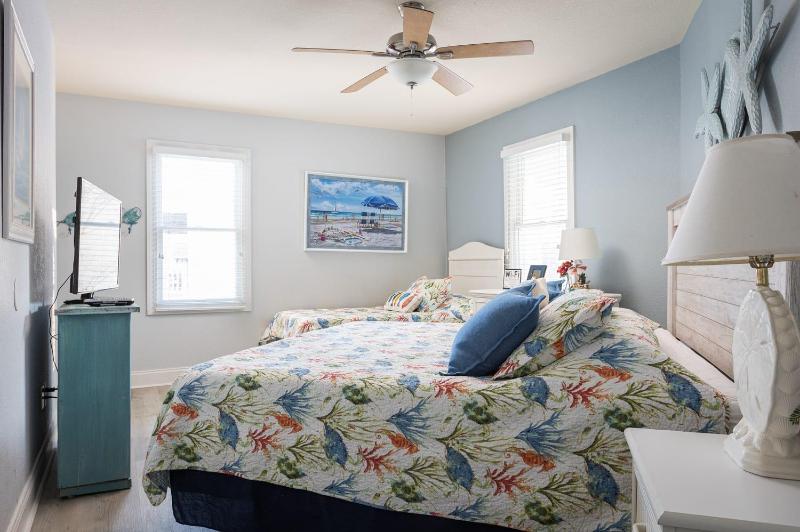 Coastal Charm with Pool Hot Tub & Resort Amenities - image 26