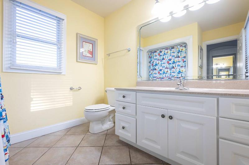 Coastal Charm with Pool Hot Tub & Resort Amenities - image 4