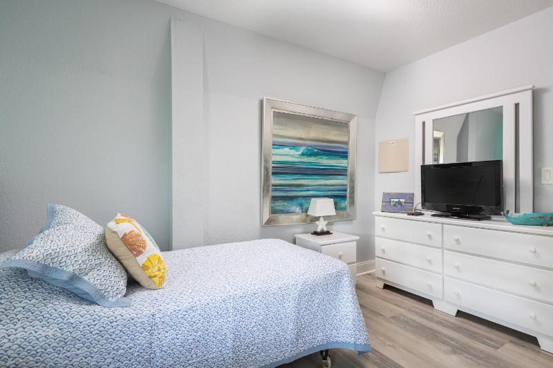 Coastal Charm with Pool Hot Tub & Resort Amenities - image 28