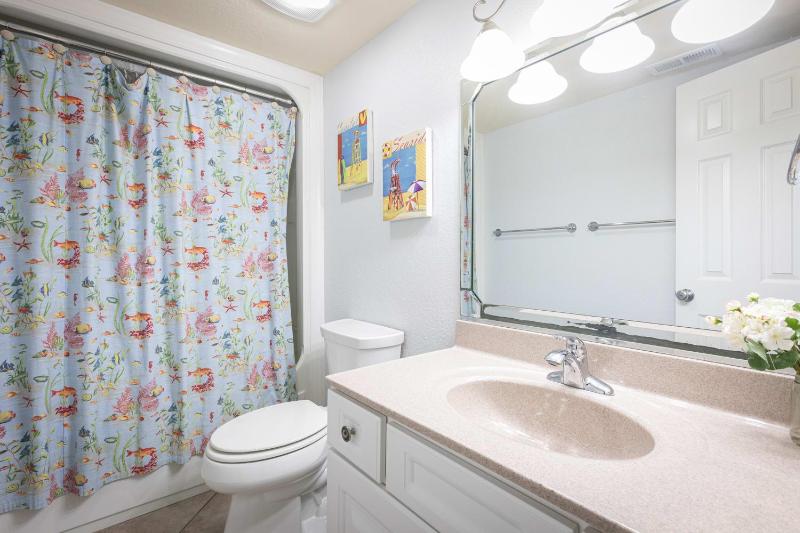 Coastal Charm with Pool Hot Tub & Resort Amenities - image 20
