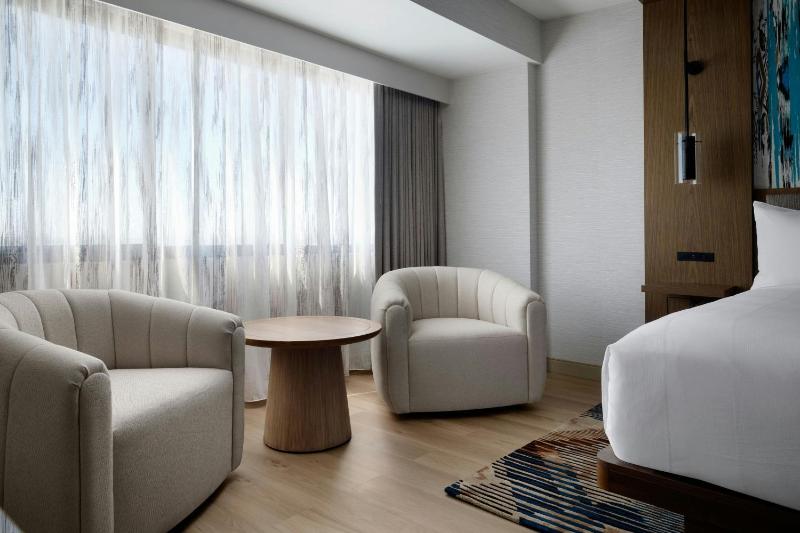 Large King Room with Sofa Bed image 2