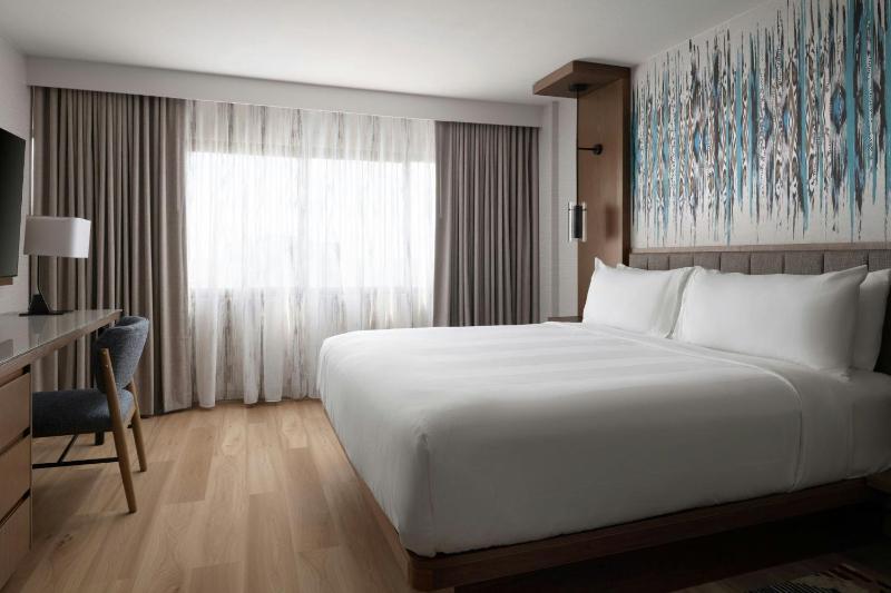 One-Bedroom King Suite with Sofa Bed image 2