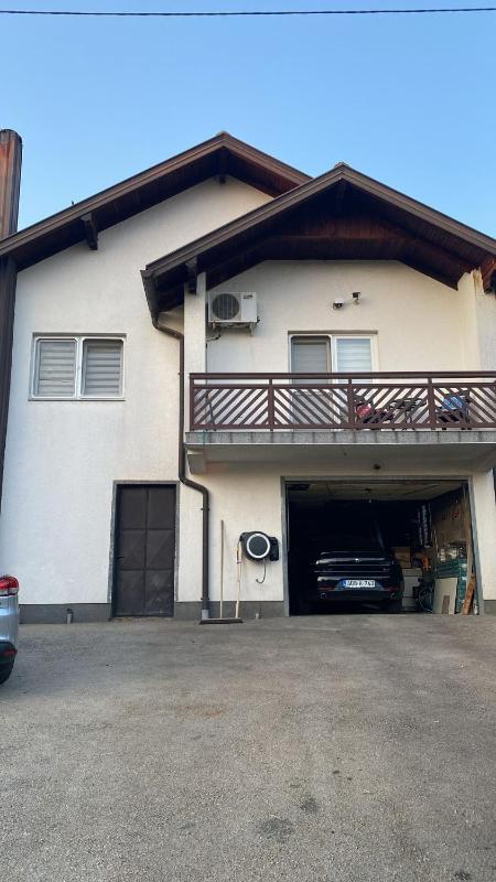 Deluxe Apartment image 1