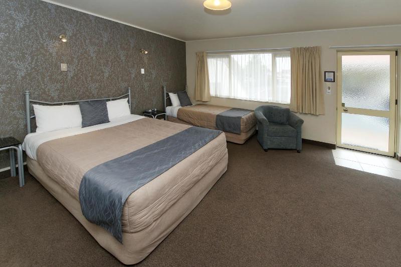 Geneva Motor Lodge - image 9