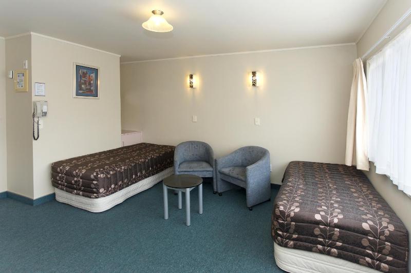 Geneva Motor Lodge - image 15