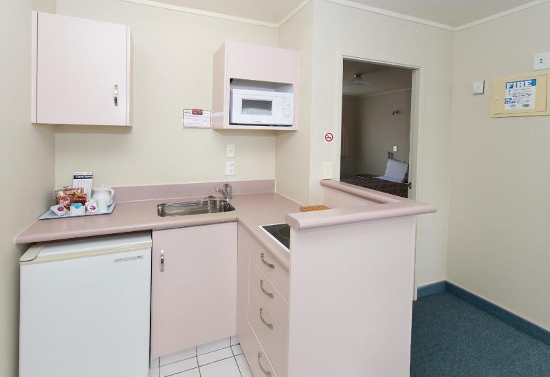 Geneva Motor Lodge - image 12