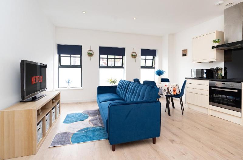 Central Southampton Flat - image 2