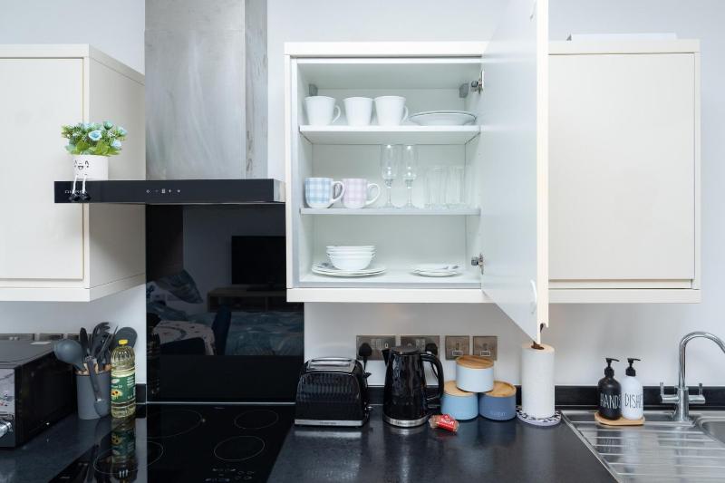 Central Southampton Flat - image 18