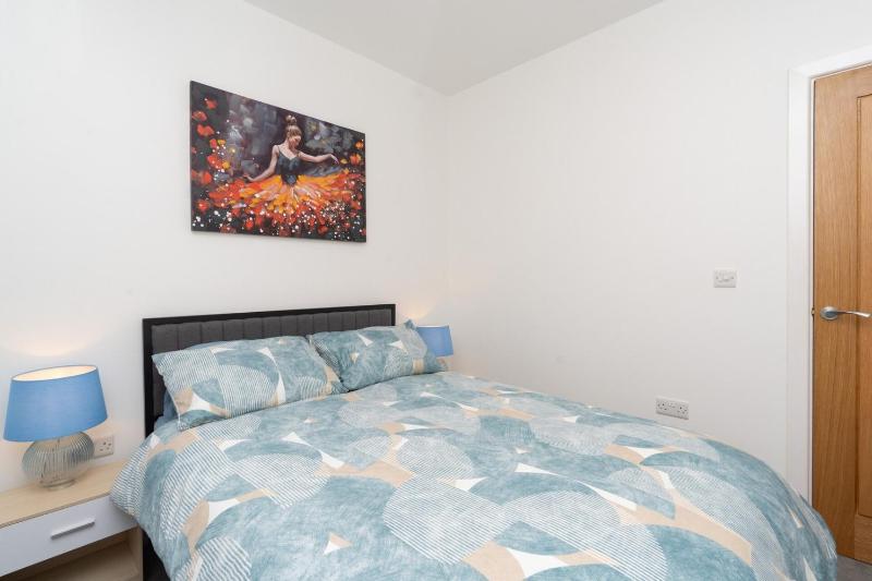 Central Southampton Flat - image 14