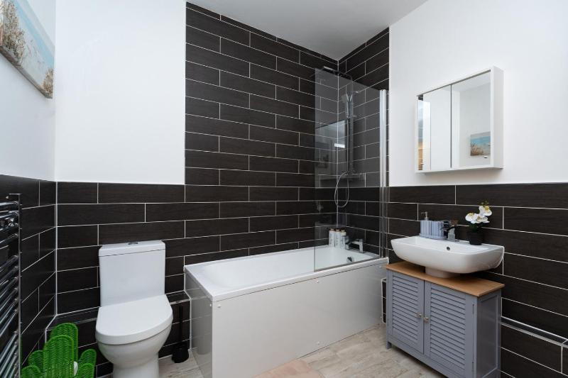 Central Southampton Flat - image 6