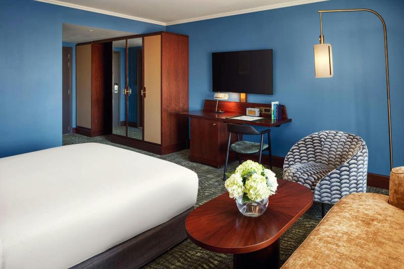 Premier King Bedroom image 3