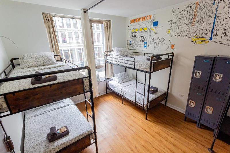 Classic Quadruple Room image 1