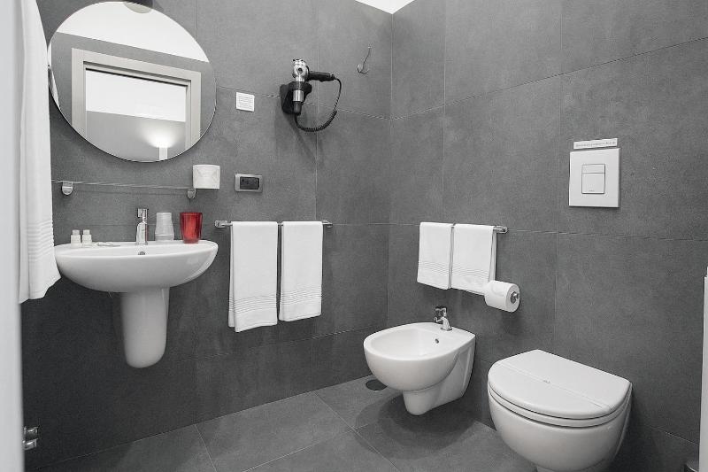 Standard Double Room image 2